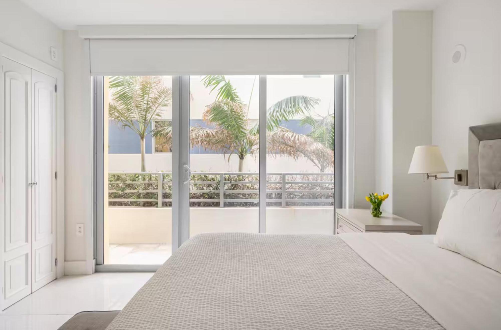 Beachfront Bentley Hotel One Bedroom Suite With Balcony And Beach Access Miami Beach Exteriör bild